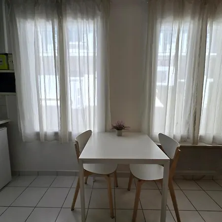 Daire Spacieux 28m2 Avec Separee Issy-les-Moulineaux